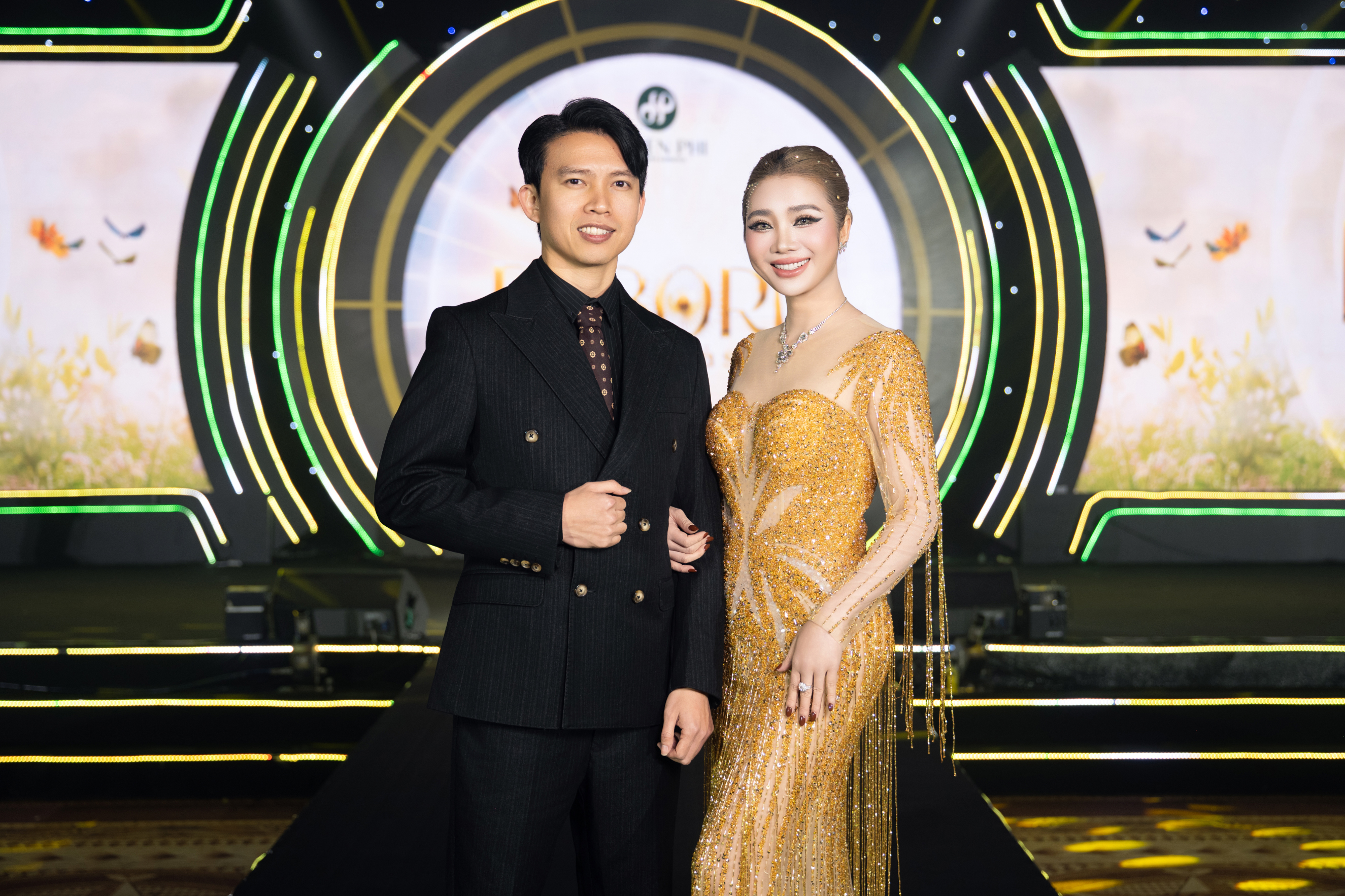 Chủ tịch Ho&agrave;ng Văn Hưng c&ugrave;ng CEO Ho&agrave;ng Phi Huyền tại sự kiện &nbsp;