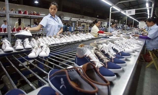 B&ecirc;n trong một nh&agrave; m&aacute;y sản xuất da gi&agrave;y của Việt Nam.&nbsp;