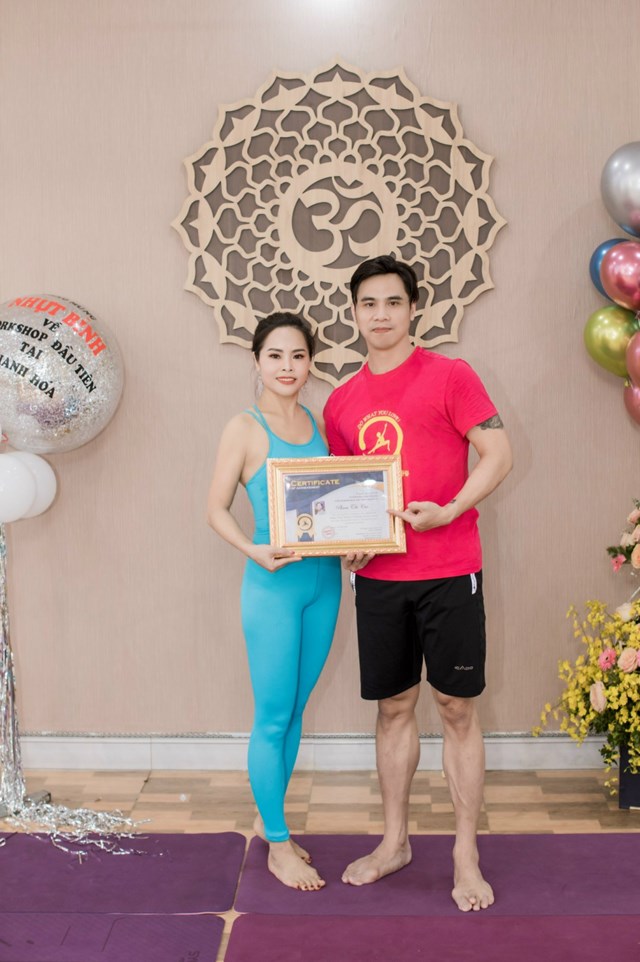 Doanh nh&#226;n Phạm C&#250;c thử sức với vai tr&#242; huấn luyện vi&#234;n Yoga  - Ảnh 5