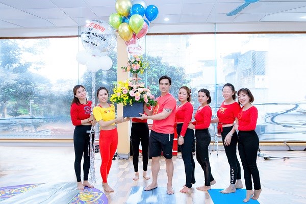 Doanh nh&#226;n Phạm C&#250;c thử sức với vai tr&#242; huấn luyện vi&#234;n Yoga  - Ảnh 6