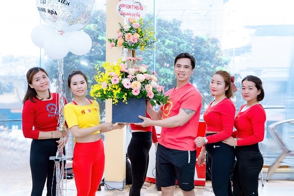 Doanh nh&#226;n Phạm C&#250;c thử sức với vai tr&#242; huấn luyện vi&#234;n Yoga  - Ảnh 4