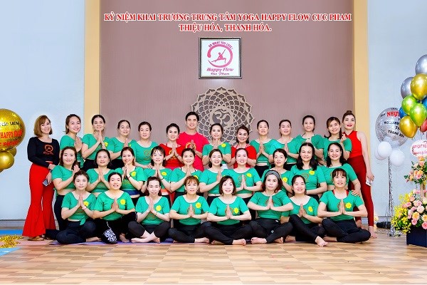 Doanh nh&#226;n Phạm C&#250;c thử sức với vai tr&#242; huấn luyện vi&#234;n Yoga  - Ảnh 9