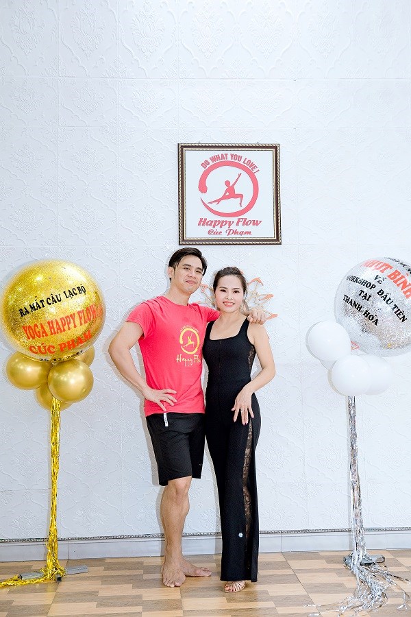 Doanh nh&#226;n Phạm C&#250;c thử sức với vai tr&#242; huấn luyện vi&#234;n Yoga  - Ảnh 7