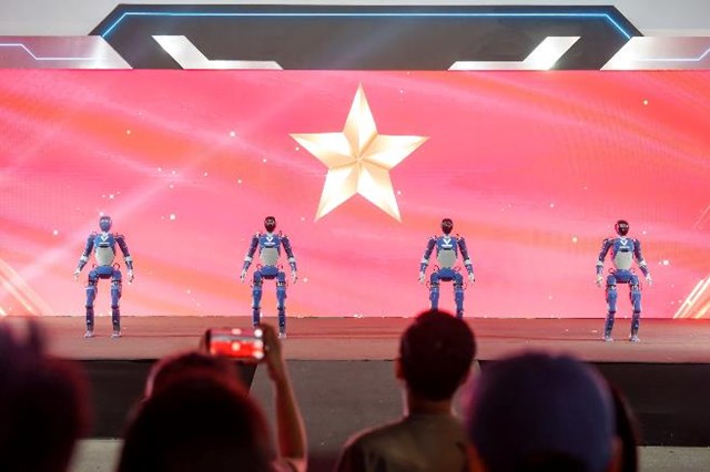 Sự xuất hiện của thế hệ robot h&igrave;nh người "make in Vietnam" đầu ti&ecirc;n mở ra cơ hội ứng dụng rộng lớn