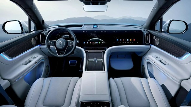 Hết Xiaomi đến lượt Huawei khoe xe điện đỉnh cấp: K&#237;ch thước lớn hơn BMW X7, m&#224;n h&#236;nh ‘si&#234;u to khổng lồ’ như Mercedes EQS, trang bị ngập xe - Ảnh 3