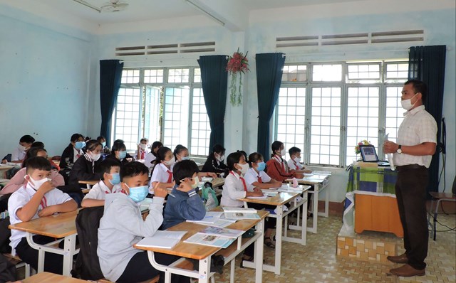 Ch&iacute;nh phủ ban h&agrave;nh Nghị định sửa đổi, bổ sung một số điều của Nghị định số&nbsp;04/2021/NĐ-CP&nbsp;quy định về xử phạt vi phạm h&agrave;nh ch&iacute;nh trong lĩnh vực gi&aacute;o dục.