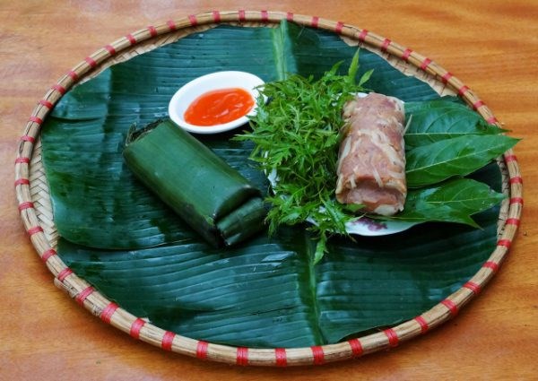 Nem Hữu Lũng thường c&oacute; k&iacute;ch thước lớn hơn so với c&aacute;c loại nem kh&aacute;c.