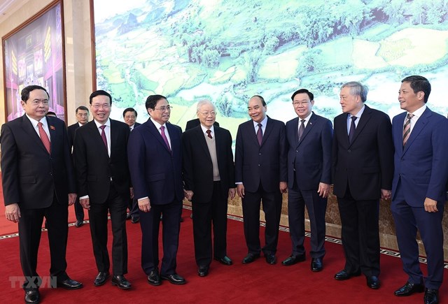 C&aacute;c đồng ch&iacute; l&atilde;nh đạo Đảng, Nh&agrave; nước dự Hội nghị Ch&iacute;nh phủ với địa phương. Ảnh TTXVN