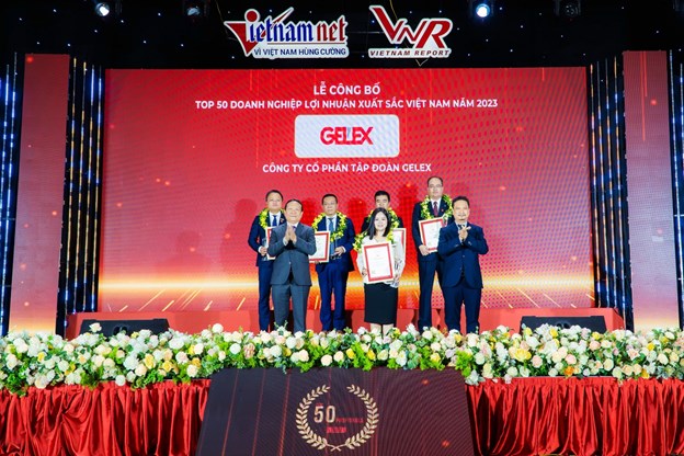B&agrave; Nguyễn Hồng Nhung &ndash; Gi&aacute;m đốc Truyền th&ocirc;ng Tập đo&agrave;n GELEX nhận C&uacute;p v&agrave; chứng nhận Top 50 Doanh nghiệp lợi nhuận tốt nhất Việt Nam &ndash; năm 2023. &nbsp;