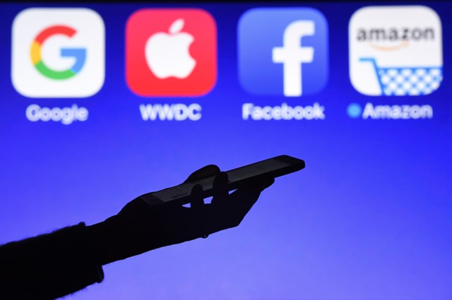 Thu thuế ngh&#236;n tỷ mỗi năm từ Facebook, Google: Mới như “muối bỏ bể” - Ảnh 1