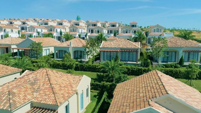 C&aacute;c căn Biệt thự mang phong c&aacute;ch Địa Trung Hải ph&oacute;ng kho&aacute;ng với tầm nh&igrave;n &ocirc;m trọn biển Mũi N&eacute; thu h&uacute;t sự quan t&acirc;m của nhiều nh&agrave; đầu tư s&agrave;nh s&otilde;i (Ảnh chụp thực tế Biệt thự tại NovaHills Mui Ne Resort &amp; Villas)