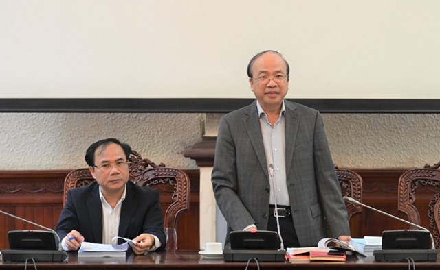Thứ trưởng Bộ Tư ph&aacute;p&nbsp;Phan Ch&iacute; Hiếu ph&aacute;t biểu tại phi&ecirc;n họp.