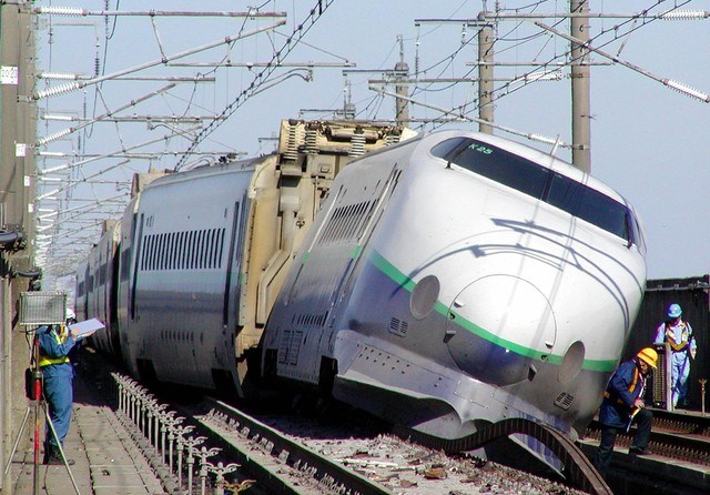 V&#236; sao t&#224;u cao tốc 320km/h của Nhật c&#243; thể phanh &#39;nhanh như chớp&#39; trong 1,3 gi&#226;y khi c&#243; động đất? - Ảnh 1