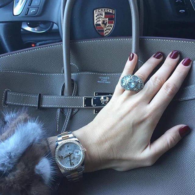 Rolex v&agrave; Herm&egrave;s Birkin l&agrave; "combo" tượng trưng cho sự gi&agrave;u c&oacute;.