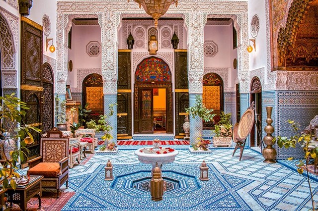 B&ecirc;n trong một Riads