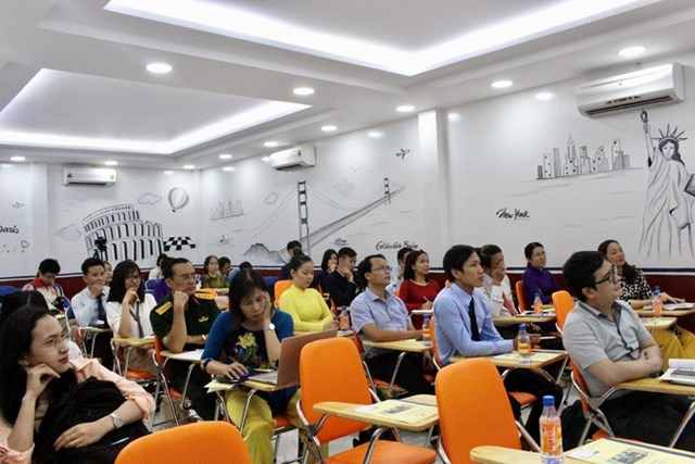 Gi&aacute;o vi&ecirc;n hệ thống trường Nam Việt trong buổi sinh hoạt chuy&ecirc;n m&ocirc;n.