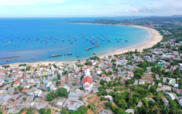 V&ugrave;ng ven biển B&igrave;nh Sơn (Quảng Ng&atilde;i), nơi Tập đo&agrave;n FLC dự kiến triển khai dự &aacute;n. Ảnh:&nbsp;Minh Ho&agrave;ng.