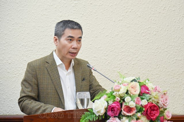 Đồng ch&iacute;&nbsp;Nh&acirc;m Ngọc Hiển,&nbsp;Ph&oacute; Cục trưởng Cục Hộ tịch, quốc tịch, chứng thực giới thiệu đại biểu. &nbsp;