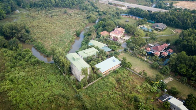 M&#225;i nh&#224; bằng trấu trộn, tường gạch phủ v&#244;i tự nhi&#234;n trong dự &#225;n &#39;lớp học xanh&#39; - Ảnh 11