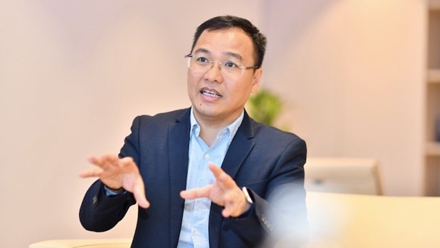 &Ocirc;ng Hồ Quỳnh Hưng, Chủ tịch HĐQT C&ocirc;ng ty CP B&oacute;ng đ&egrave;n Điện Quang (DQC)