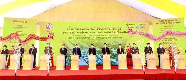 &Ocirc;ng Đỗ Quang Hiển, Chủ tịch HĐQT ki&ecirc;m Tổng Gi&aacute;m đốc T&amp;T Group c&ugrave;ng c&aacute;c đại biểu bấm n&uacute;t khởi c&ocirc;ng dự &aacute;n Trung t&acirc;m điện kh&iacute; LNG Hải Lăng.