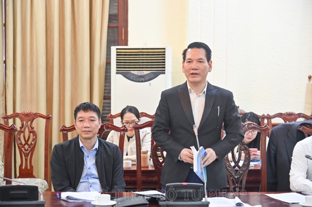 Đại diện Văn ph&ograve;ng Ch&iacute;nh phủ.