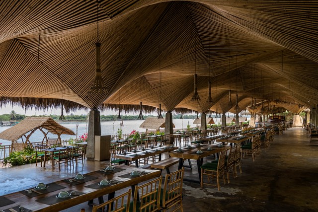 Nh&#224; h&#224;ng mở đồ sộ tr&#234;n qu&#234; hương xứ dừa - Ảnh 7
