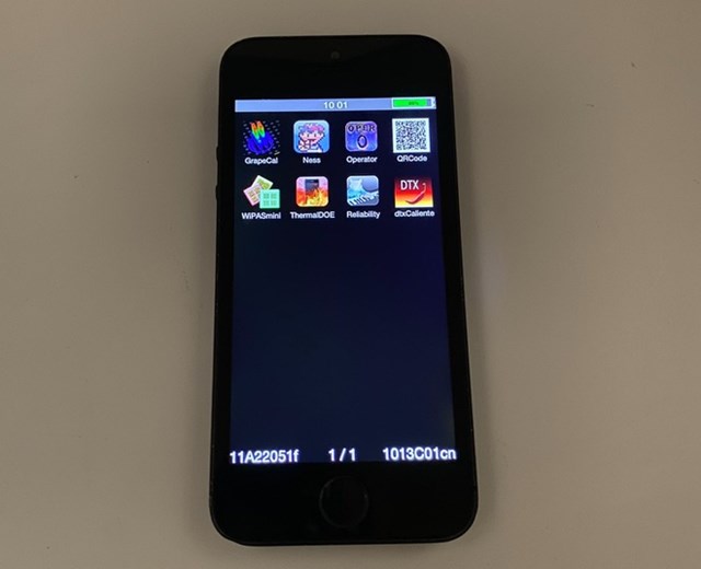 &nbsp; &nbsp; Phi&ecirc;n bản iPhone 5s m&agrave;u đen chưa từng xuất hiện tr&ecirc;n thị trường. Ảnh:&nbsp;DongleBookPro.