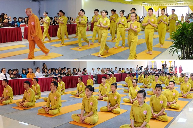 H&ograve;a thương, Giảng sư Th&iacute;ch Huệ Đăng v&agrave; họcvi&ecirc;n tham gia hội nghị Yoga Quốc tế