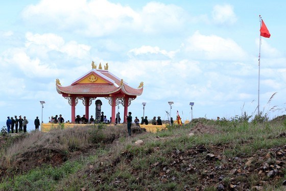 To&agrave;n cảnh di t&iacute;ch lịch sử điểm cao 1015.