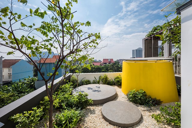 Mặt tiền l&#224; khối xi măng nhưng ng&#244;i nh&#224; hấp dẫn tới tầng cuối c&#249;ng - Ảnh 10