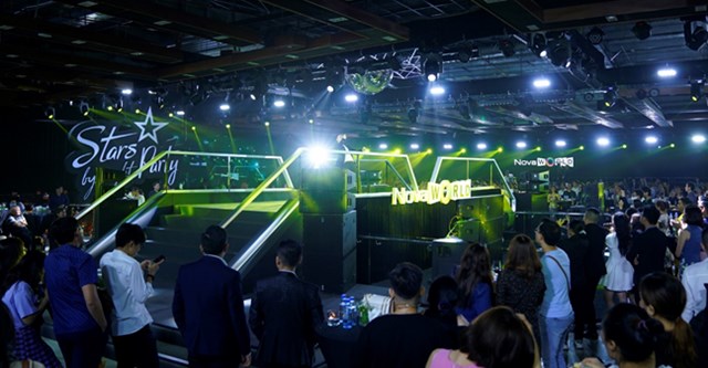 Sự kiện đầu ti&ecirc;n Dạ tiệc ng&ocirc;i sao - Stars By Night Party (14 &ndash; 17/1/2021) với hơn 5,000 kh&aacute;ch mời tham dự tại Novaland Gallery (Q.3, TP HCM)