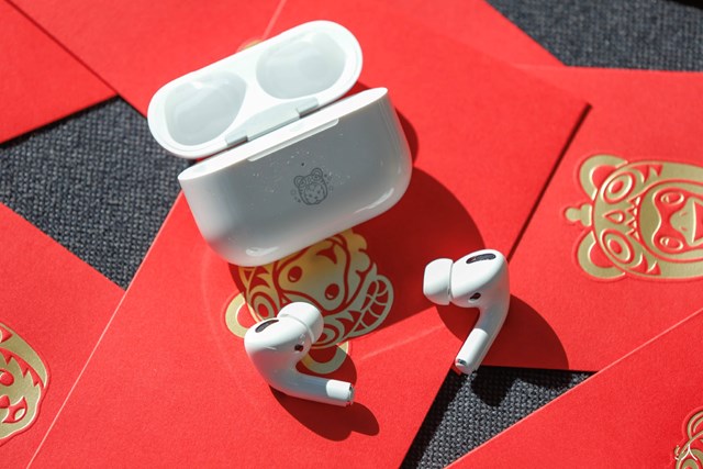Apple ra mắt AirPods Pro 2 phi&#234;n bản Rồng đặc biệt mừng Tết Nguy&#234;n Đ&#225;n 2024 - Ảnh 5