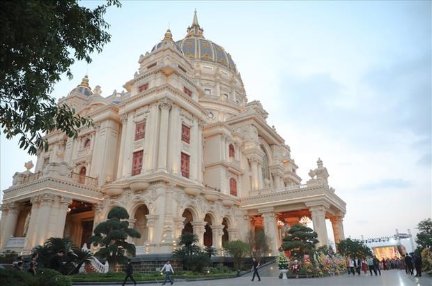Cực k&igrave; ho&agrave;nh tr&aacute;ng