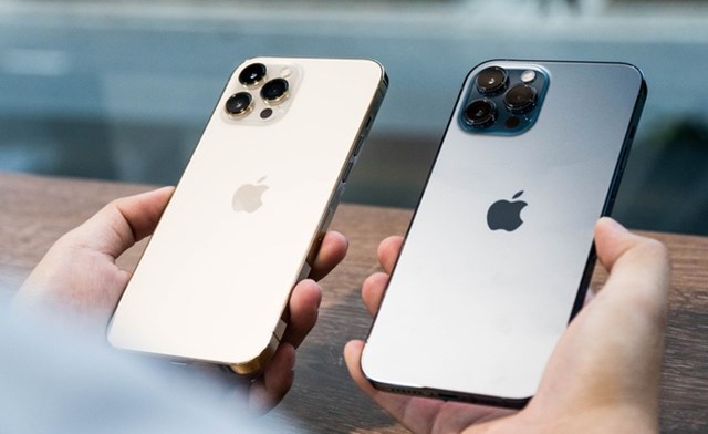iPhone 12 Pro Max m&agrave;u xanh v&agrave; v&agrave;ng bản 128 GB được người d&ugrave;ng Việt y&ecirc;u th&iacute;ch.