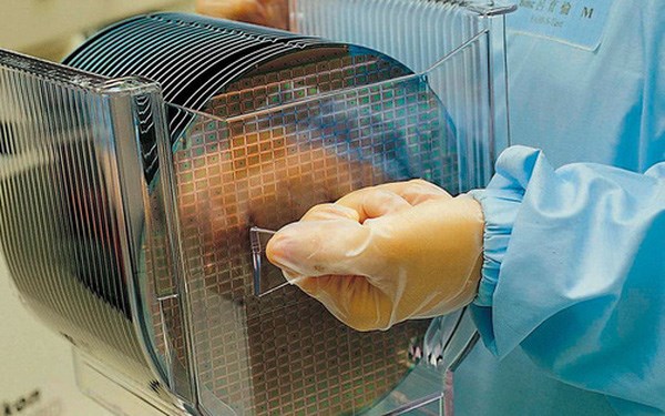 C&#225;c h&#227;ng &#244; t&#244; đồng loạt cầu cứu v&#236; thiếu chip, c&#225;c nước tr&#234;n thế giới b&#224;ng ho&#224;ng nhận ra họ đang phụ thuộc v&#224;o h&#242;n đảo nhỏ b&#233; n&#224;y như thế n&#224;o - Ảnh 1