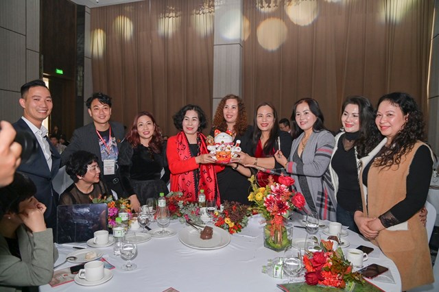 Những chia sẻ về gi&aacute; trị vượt trội đối với sức khỏe của biệt thự tại Quang Hanh thu h&uacute;t sự quan t&acirc;m đặc biệt của kh&aacute;ch h&agrave;ng, c&aacute;c nh&agrave; đầu tư. Sự chắt lọc tinh t&uacute;y từ văn h&oacute;a, kiến tr&uacute;c Nhật Bản kết hợp c&ugrave;ng b&aacute;u vật v&ocirc; gi&aacute; của thi&ecirc;n nhi&ecirc;n Việt Nam dự b&aacute;o Sun Onsen Village &ndash; Limited Edition sẽ dẫn đầu xu hướng bất động sản chăm s&oacute;c sức khỏe năm 2021