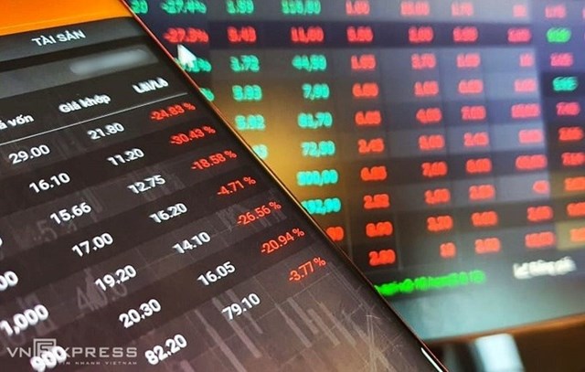 T&agrave;i khoản chứng kho&aacute;n của một nh&agrave; đầu tư đỏ rực sau phi&ecirc;n 28/1.