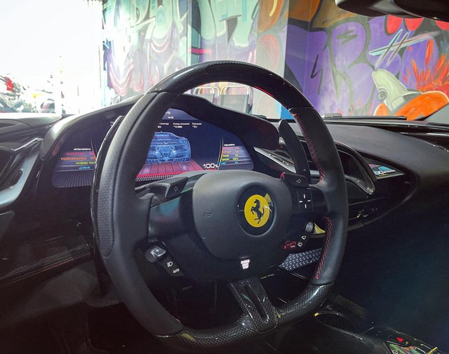 Đại gia kinh doanh hoa lan ở S&#224;i G&#242;n &quot;vung tiền&quot; tậu Ferrari SF90 Stradale đầu ti&#234;n Đ&#244;ng Nam &#193; - Ảnh 5