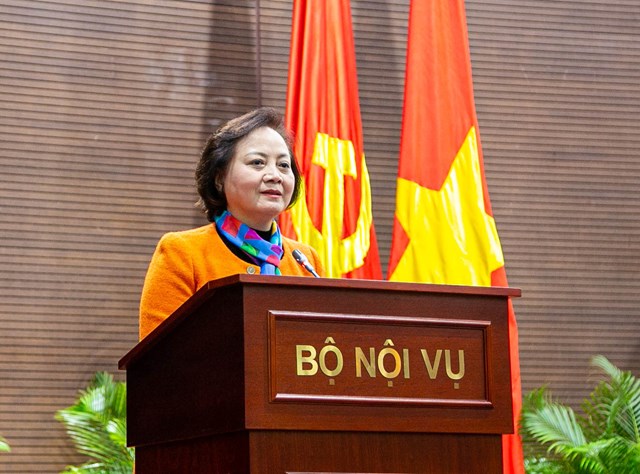 Bộ trưởng Phạm Thị Thanh Tr&agrave;: Tập trung thực hiện "Ba đột ph&aacute;" v&agrave; "Bốn trọng t&acirc;m". Tiến h&agrave;nh x&acirc;y dựng lộ tr&igrave;nh cho cải c&aacute;ch ch&iacute;nh s&aacute;ch tiền lương từ năm 2024 trở đi.