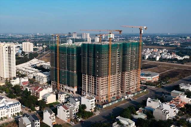 Dự &aacute;n Victoria Village (TP. Thủ Đức) vừa cất n&oacute;c th&aacute;p 3, c&aacute;c th&aacute;p kh&aacute;c cũng đang được thi c&ocirc;ng. &nbsp;