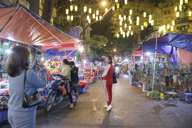 Chợ hoa Tết đ&#236;u hiu v&#236; Covid-19 - Ảnh 8