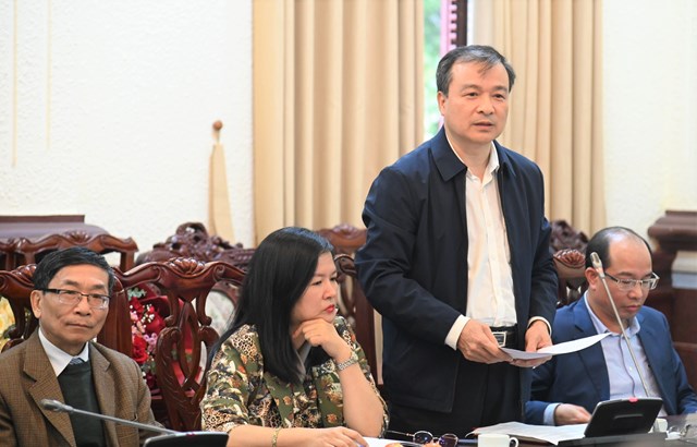 Đại diện Viện Khoa học ph&aacute;p l&yacute; v&agrave; Vụ C&aacute;c vấn đề chung về x&acirc;y dựng ph&aacute;p luật tr&igrave;nh b&agrave;y B&aacute;o c&aacute;o tại Lễ b&agrave;n giao