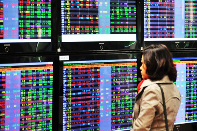 Chứng kho&#225;n 15/3: Bluechips khởi sắc, VN-Index vượt rung lắc đầu phi&#234;n - Ảnh 1