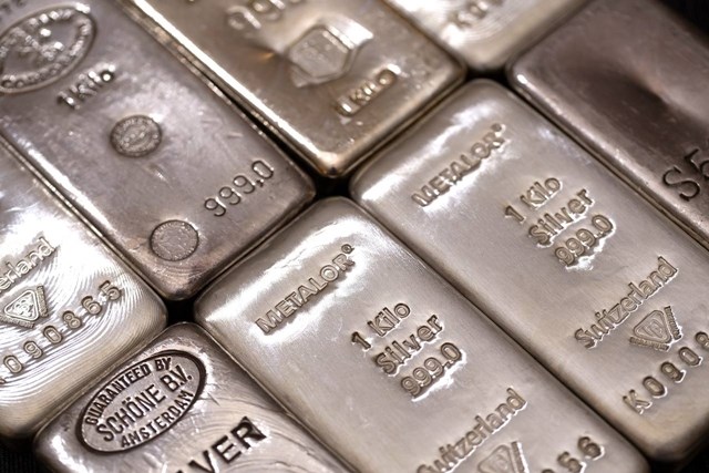 Gi&aacute; bạc c&oacute; thời điểm tăng tới 11% trong phi&ecirc;n s&aacute;ng 1/2.&nbsp;
