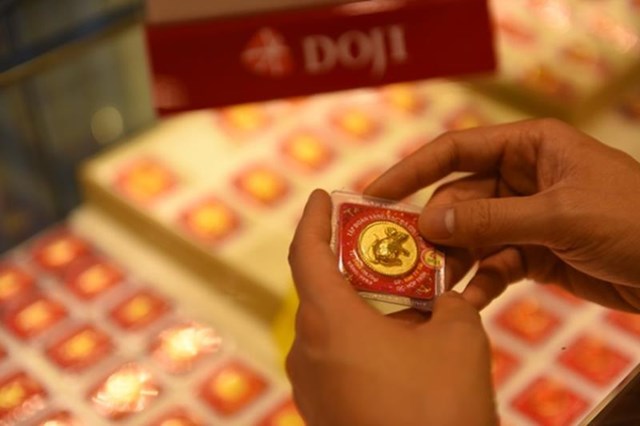 Phong tục mua v&agrave;ng ng&agrave;y Thần T&agrave;i kh&aacute; phổ biến v&agrave;i năm gần đ&acirc;y.
