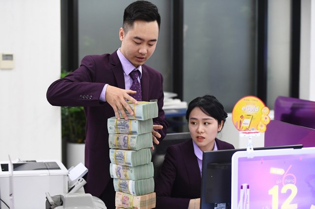Ng&#226;n h&#224;ng n&#224;o trả lương nh&#226;n vi&#234;n cao nhất năm qua? - Ảnh 1