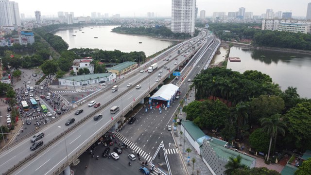 To&agrave;n cảnh cầu qua hồ Linh Đ&agrave;m v&agrave; nh&aacute;nh kết nối đường v&agrave;nh đai 3 tr&ecirc;n cao