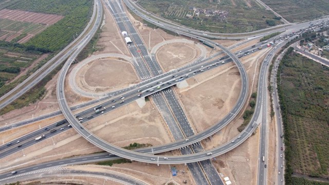 To&agrave;n cảnh n&uacute;t giao đường v&agrave;nh đai 3 với cao tốc H&agrave; Nội - Hải Ph&ograve;ng