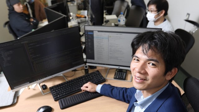 Nguyễn C&ocirc;ng Th&agrave;nh l&agrave; Chủ tịch Hachix, c&ocirc;ng ty cung cấp giải ph&aacute;p phần mềm cho c&aacute;c doanh nghiệp tại Nhật. Ảnh:&nbsp;Nikkei.